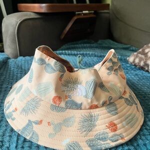 The North Face Cactus Print Sun Hat - Peach and Sage